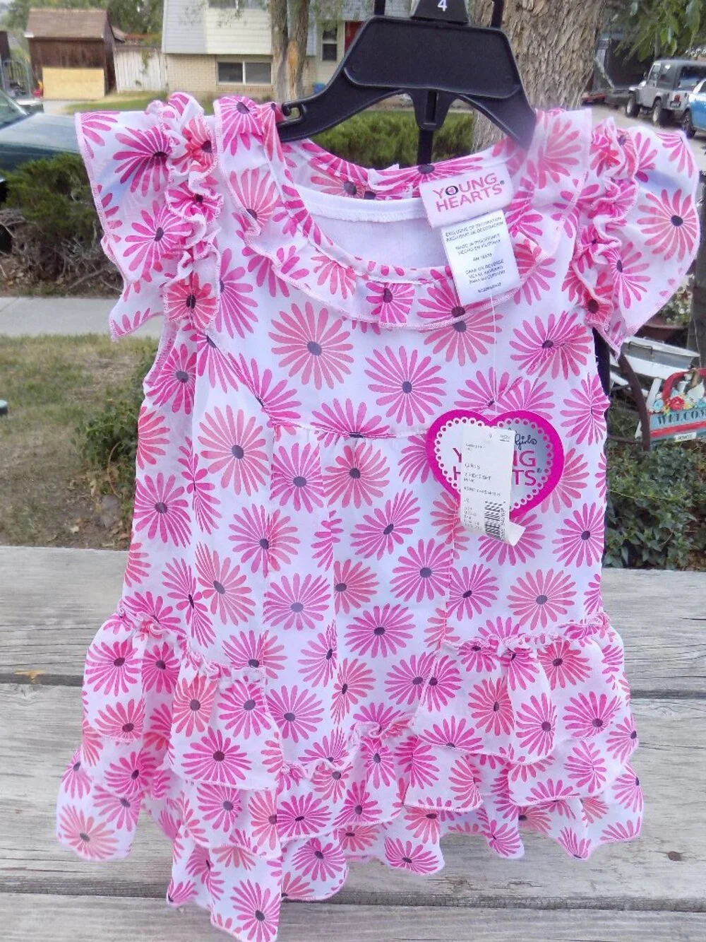 Young Hearts Girls 2 Piece Flower Outfit Ruffled Sleeves and bottom Sz 4 *